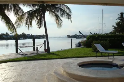 Image de Vue sur le front de mer de chaque chambre face à Miami