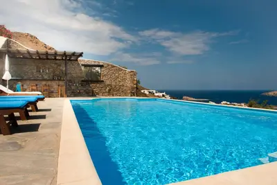 Image de Incroyable villa de 5 chambres avec piscine privée, bar de la piscine et vue sur Infinite Blue