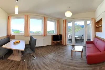 Vacances en famille sur le lac Faak avec sa propre plage de baignade, aire de jeux d'aventure, randonnée