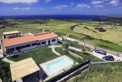 Image de Villa de luxe en Sardaigne avec piscine et vue spéctaculaire sur la mer Stintino