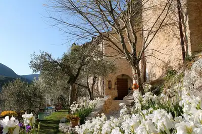 Image de La maison en pierre dans un village médiéval privé