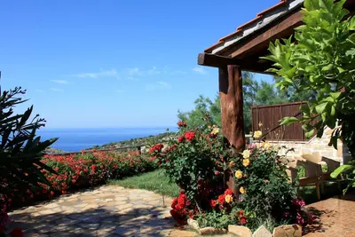 Image de Vue panoramique sur la mer, à distance de marche de la plage, wifi - Holiday Triopetra, Kre