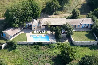 Image de Villa de luxe avec piscine privée, grande terrasse avec vue panoramique
