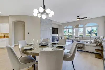 Image de Modern Luxury on the Golf Course. Special Long Term Rates Available by Request