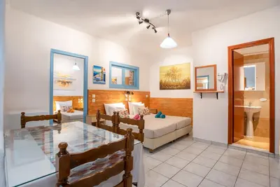 Image de Economie New Bic Two Bedroom Apartment (5-6 Adultes) - Rez de chaussée à Parikia.