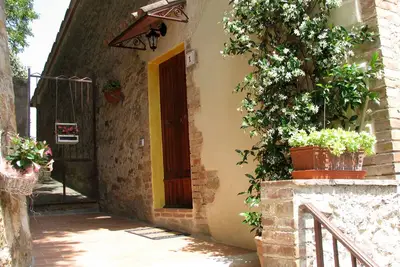 Image de Jolie maison indépendente au coeur d'un village médieval en colline