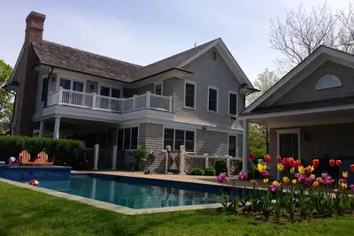 Image de Southampton Village New Construction 5 minutes à pied de Main Steet