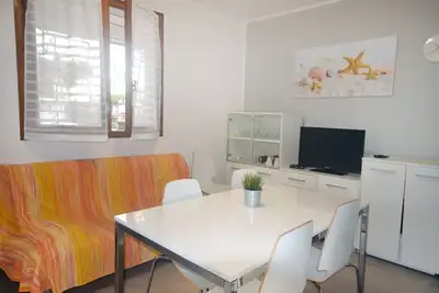 Image de Maison au premier étage avec grande terrasse, jardin, 250 mètres. de la plage