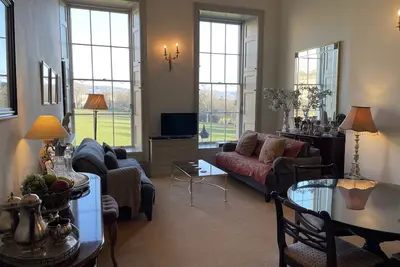 Un appartement géorgien classique de 2 chambres avec vue sur le Royal Crescent