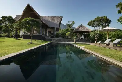 Image de Villas de luxe avec vue de rêve et de jardins tropicaux grandes