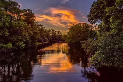 Image de Scenic Bayou Penthouse Dernier étage 3 chambres 2 Condo Bath facile à la Nouvelle-Orléans