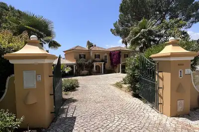 Image de Vente spéciale du 13 au 27 juillet ÉCONOMISEZ 1 900 € par semaine