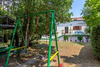 Image de Maison de vacances isolée avec parking et barbecue
