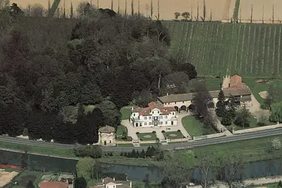 Image de Villa Tron. Appartement «Portico» sur la Riviera de la Brenta entre Venise et Padoue.