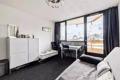 Image de Studio moderne 4 personnes au pied des pistes - Sélection - Super Home