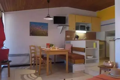 Image de 2 Pièces 5 Personnes 1 bébé