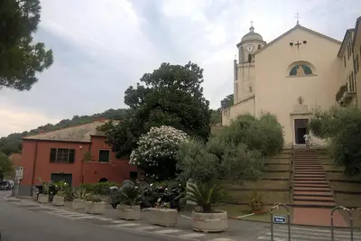 Image de Ancienne Olivetani Moulin À Huile Et Maison De Bateaux - Proche De La Mer