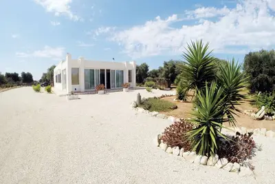 Image de Villa avec piscine immergée dans le haut Salento