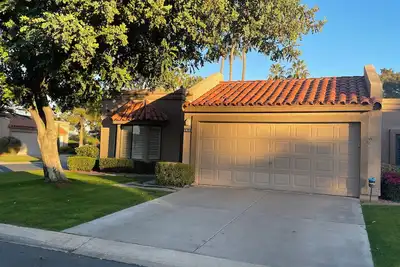 Image de Village nouvellement rénové Villagehome dans la communauté Master planifié!