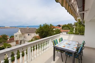 Image de Appartement dans Omišalj avec vue mer, terrasse, Climatisation, Wifi (3623-2)