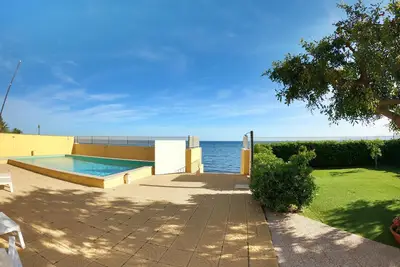 Image de Villa en bord de mer avec piscine privée et toboggan