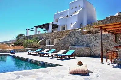 Image de 5 ***** Classé Villa Traditionnelle W Vue Mer Infinie / Distance de Marche Plage