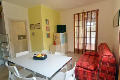 Image de maison avec jardin vertical avec parking et grande terrasse couverte