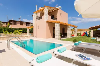 Image de Maria villa dans le village de Roumeli avec piscine privée près de la mer! !