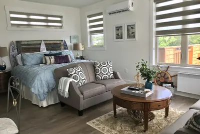 Image de Nouvelle suite de bord de mer surplombant la rivière Cardigan.