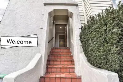 Image de Luxe 2br récemment rénové avec vue sur la ville à Sf (Bart / muni)