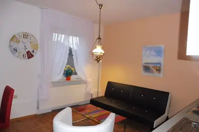 Image de appartement lumineux sur le terrain - rénové et meublé récemment - à la plage 1km - Wlan