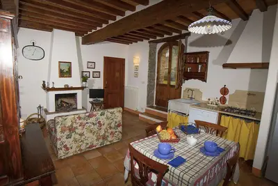 Image de Grand appartement avec jardin dans une ancienne ferme avec piscine