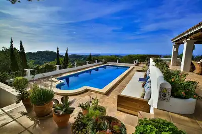 Image de Très privé, des vues spectaculaires sur la Méditerranée, très charmant avec des charges de bonne ambiance