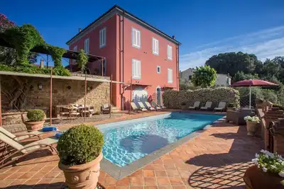 Image de Villa de luxe construite à l'époque médiévale, au cœur de la Toscane