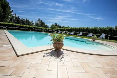 Image de Appartement Rose dans ferme avec jardin et piscine