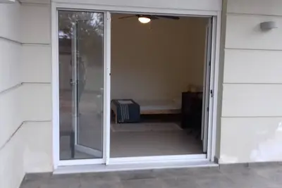 Image de Appartement indépendant au rez-de-chaussée, 120 m², dans un quartier calme.