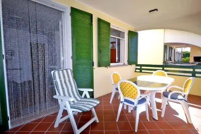 Image de dans un appartement chalet-étage avec une grande terrasse, 200 mt. de la mer