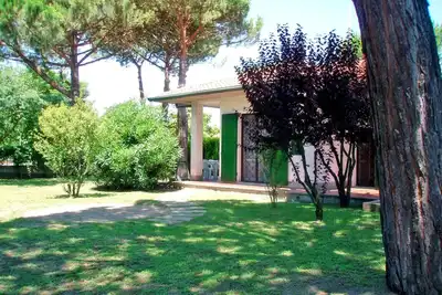 Image de Villa dans le vert avec coin jardin et d'un parking