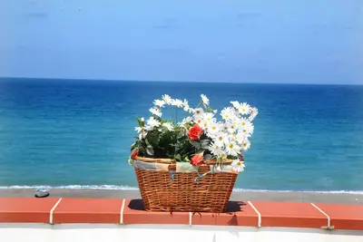 Casa Vacanze a soli 50 mt dal mare con terrazzo  vista mare.