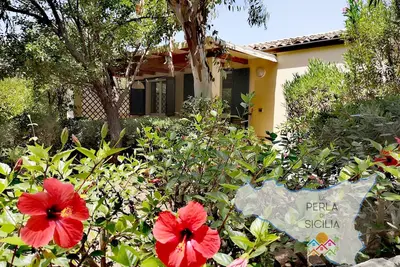 Image de Joli bungalow directement sur la plage de sable et dans le centre