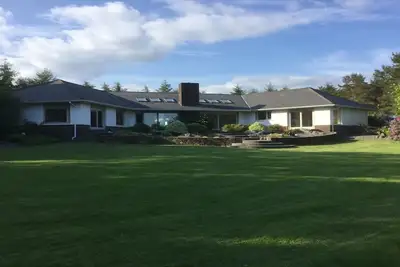 Image de Unique Maison confortable avec vue sur le lac, les montagnes et Woodland