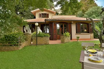 Image de Villa avec piscine, jardin clos et belle vue sur la mer