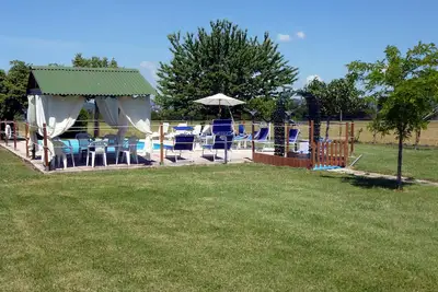 Image de Appartements avec piscine près d'Assise. Wifi, jardin biologique et le vin gratuit.