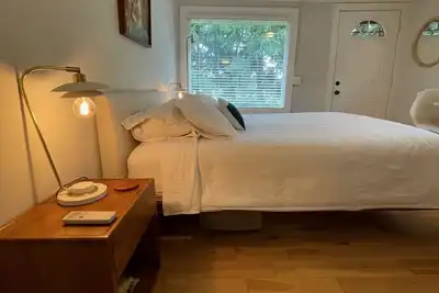 Image de Adorable chalet confortable pour deux à côté du potager bio!