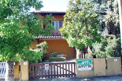 Image de Villa au premier étage avec jardin et parking à 150 mètres. de la mer