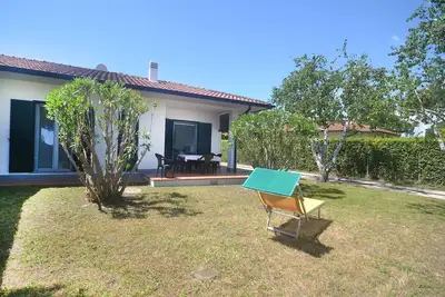 Image de Villa rénovée au rez-de-chaussée avec jardin sur 3 côtés