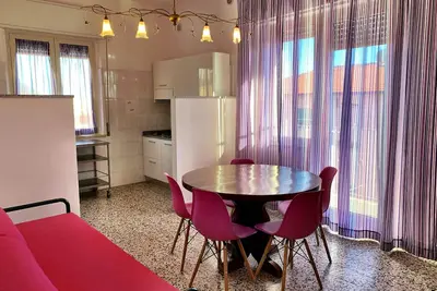 Image de grand et lumineux appartement à 200m de la plage (Cavour 6)