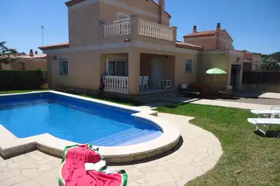 Image de Villa d'angle avec piscine privée