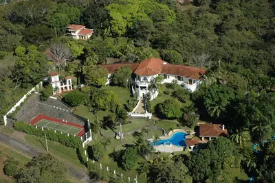 Image de Domaine exclusif de 33 000 pieds carrés, 12 000 $ Us-8 personnes, Ac, vue sur l'océan, chef, personnel 10