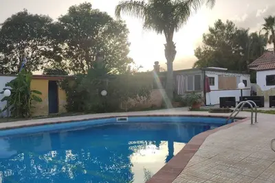 Image de maison de vacances avec piscine